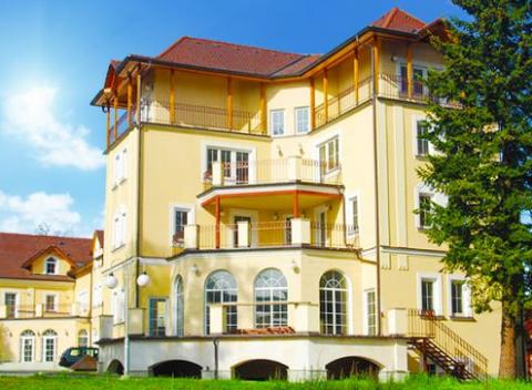 Neprekonateľná kúpeľná atmosféra v Mariánskych Lázňach! Zažite 3 až 6-dňový wellness pobyt s polpenziou spolu s partnerom. 