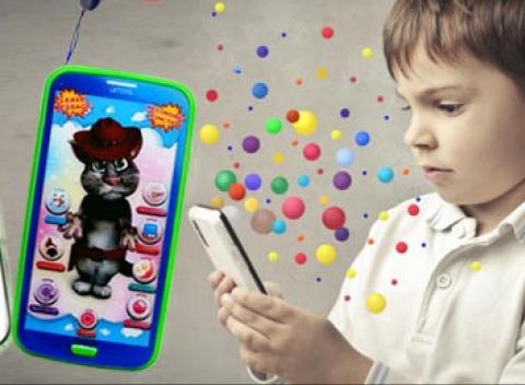 Veselý harčkársky telefón Talking Tom alebo Frozen, ktorý svieti, opakuje zvuky, rozpráva veselé príbehy a vyhráva pesničky v angličtine.