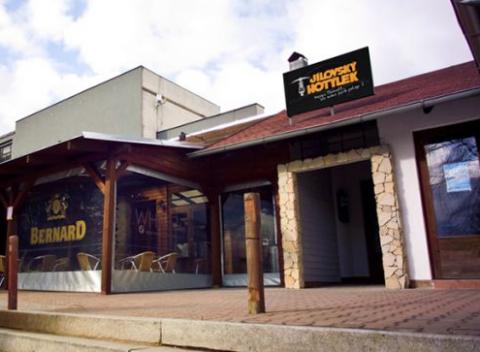 Dovolenka v pokojnom prostredí, na dosah hlavného mesta Praha. Pobyt v útulnom Jílkovskom hoteli, kde si denne pochutnáte na raňajkách. 