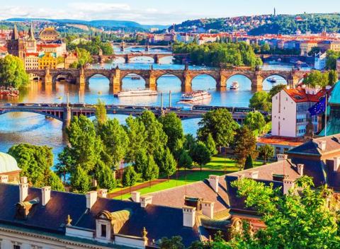 Vyberte sa za nákupmi či spoznávajte historické pamiatky v Prahe. Pobyt pre dvoch v luxusnom Hoteli Pure White Design s moderným interiérom.