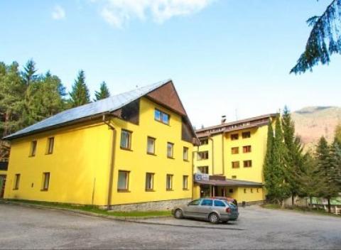 Aktívna rodinná dovolenka v obci Párnica v Malej Fatre. Pobyt v 3* hoteli Smrečina s polpenziou + 2 deti do 12 rokov zdarma.