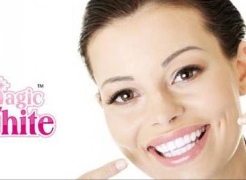 Túžite po dokonale krásnom a žiarivom úsmeve? Teraz ho môžete dosiahnuť veľmi rýchlo a jednoducho! Ponúkame Vám moderný bieliaci systém.
