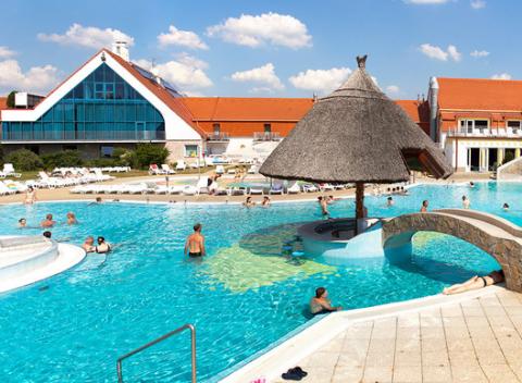 Termálne kúpele s polpenziou v Kehida Thermal Resort****. Zoberte svoju polovičku, najlepšiu kamarátku a aspoň na okamih vypnite. 