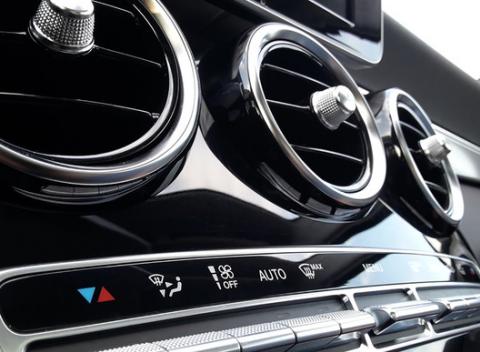 Kompletný servis auta. Dezinfekcia klimatizácie v Bratislave. Zdravšie prostredie bez baktérií a plesni vo vnútri auta.