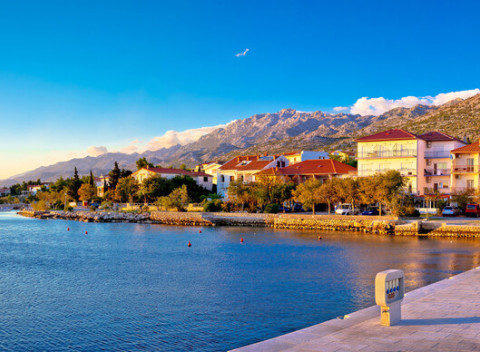 Slnečné Chorvátsko na 8 dní s ubytovaním v luxusnej Ville Starigrad I alebo II len 50 m od mora.