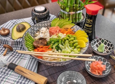 Japonské chirashi vo Fugu Sushi - mix tých najkrajších a najchutnejších ingrediencií.