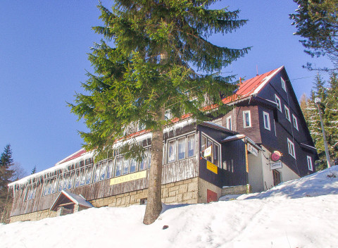 Krkonoše len 2 km od zjazdovky v Horskom Hoteli Flora s chutnou polpenziou.