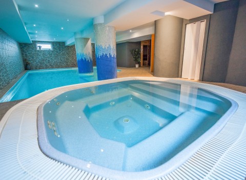 Slovenský raj v Hoteli Plejsy *** s polpenziou a neobmedzeným wellness s bazénom + dieťa do 12 rokov zadarmo.