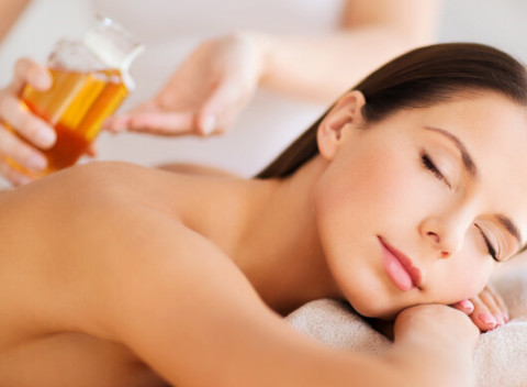 Celotelová thajská a reflexná masáž nôh či bylinková masáž, ktorá zlepší váš imunitný systém.