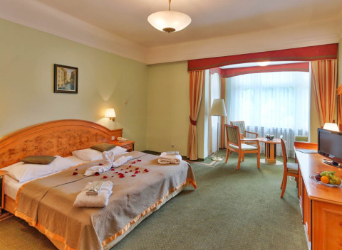 Romantika v Mariánskych Lázňach: 4 * Parkhotel Golf s polpenziou, bazénom, saunou a masážou.