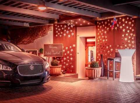 V centre mesta Nitra na vás čaká príjemný Hotel Capital**** s moderným wellness a raňajkami. 