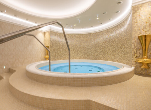 Romantika v HOTELI KULTÚRA***+ s wellness, masážou a romantickou večerou pre dvoch.