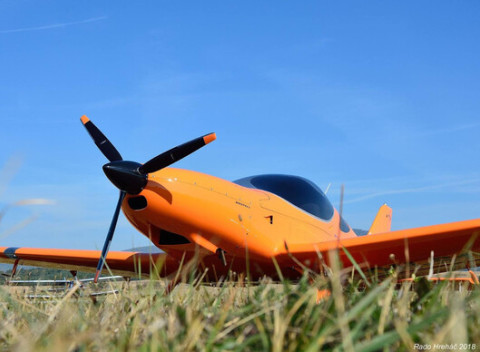 Zážitkový let pre 1 osobu na skvelom dizajnovom lietadle Bristell alebo TECNAM.