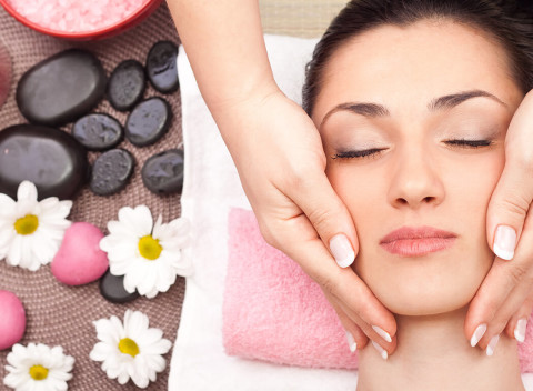 Pre krajšiu a uvoľnenejšiu pleť! Masáž tváre a dekoltu na uvoľnenie a relax výhradne pre dámy.