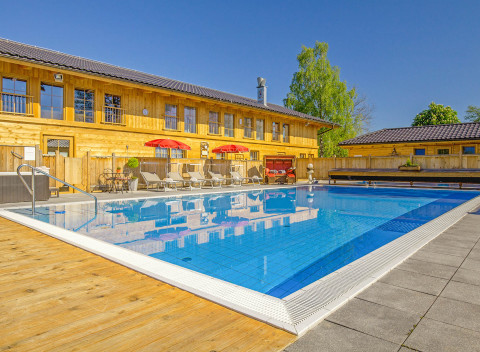 Bavorsko pri Salzburgu: Hotel Rupertihof sa vstupom do wellness a kúpeľov (3 000 m²) a polpenziou.