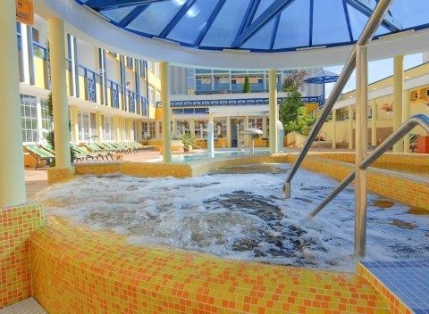 Hajdúszoboszló v Hoteli Rudolf *** s neobmedzeným wellness, termálnymi bazénmi a polpenziou.