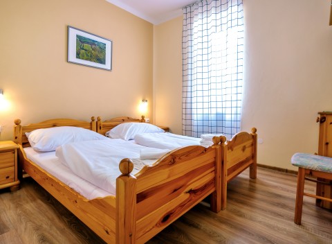 Pobyt pri Znojme v Hoteli Schaller *** s privátnymi saunami, prehliadkou kláštora, vínom a polpenziou.