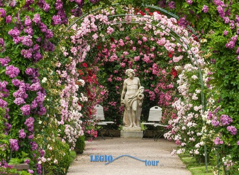 Park kláštora Heiligenkreuz a impozantný festival Dni ruží v rakúskom meste Baden na 1-dňovom zájazde.