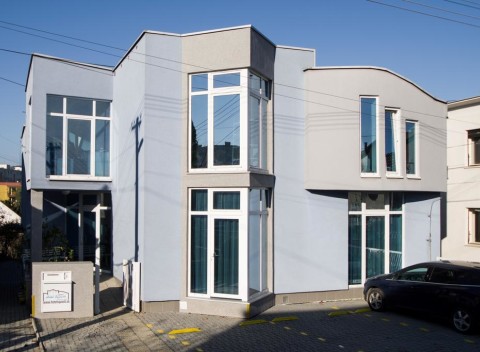 Oddych a pohodu pre celú rodinu nájdete v Hoteli Squash Dependance  v Prievidzi.