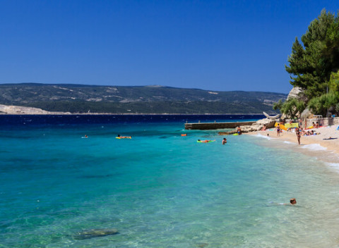 FIRST MINUTE na 8 dní v hoteli Alba v Chorvátsku s polpenziou a dieťaťom do 12 r. zdarma.