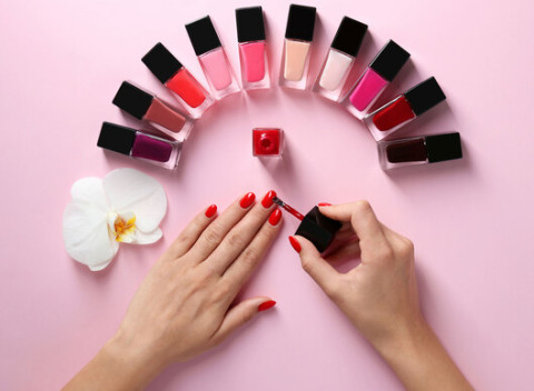 Gél lak, klasická manikúra s parafínovým zábalom alebo biznis manikúra.