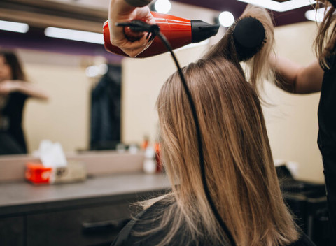 Strih alebo melír v Lagro - beauty salón. S novým účesom príde vždy aj nová energia...