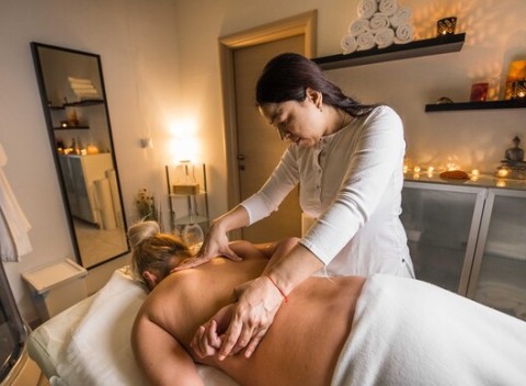 Pravé ayurvédske masáže od masérky z Indie. Nechajte na sebe odznieť účinky intenzívnej masáže.