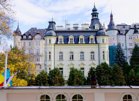 Kúpeľný pobyt v prekrásnych Karlových Varoch s polpenziou a procedúrami v hoteli Eliška.