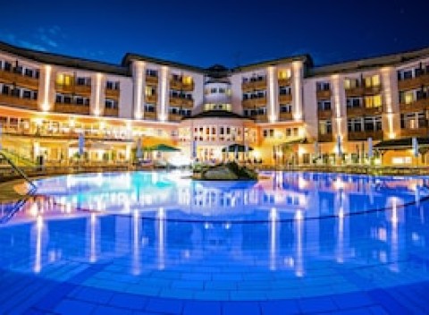 Veľkonočný 5* luxus pre dvoch v Lotus Therme Hevíz s polpenziou v cene.