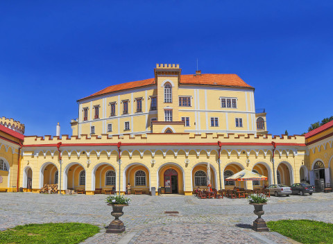 Tajomný Moravský kras: pobyt pri zámku Letovice v Hoteli Dermot *** s polpenziou.