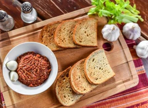 Chutne namiešaný tatarák so sebou take away v Starohájskej pivárni v Petržalke.