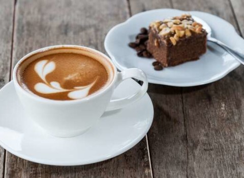 Akákoľvek káva podľa vášho výberu + čokoládový dezert ganache v HARLEY SALOON®.