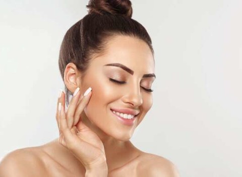 Kozmetické ošetrenie prírodnou kozmetikou. Nechajte sa hýčkať prírodnou kozmetikou.