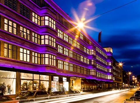 Navštívte slávny berlínsky Ellington Hotel Berlin iba niekoľko krokov od turistických atrakcií a spoznajte zákutia výnimočného mesta.