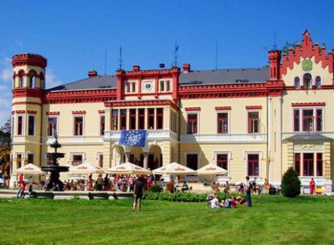 Prestaňte o romantickej dovolenke len hovoriť a doprajte si ju! 3-dňový wellness pobyt s polpenziou na Zámku Mostov v západných Čechách. 