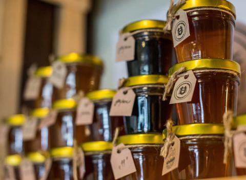 Vedeli ste, že existuje forma piva, z ktorej nenafúkate? Ochutnávka piva v 100 pív z remeselných pivovarov a pivných džemov Beermalade.