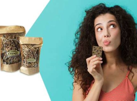 Kopec semiačok a veľa vlákniny v chrumkavých krekroch, dochutené himalájskou soľou.