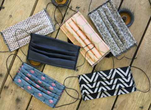 Ochranné rúško z chránenej dielne. Vyrobené z dizajnových látok zo 100 % bavlny o hmotnosti 210 g/m2.