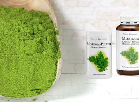 Liečivá Moringa v podobe prášku alebo tabliet, obsahuje potrebnú dennú dávku všetkých dôležitých vitamínov a minerálov.