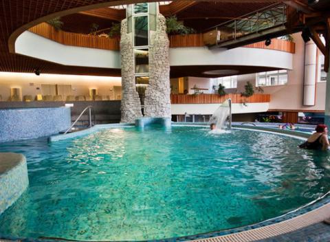 Neobmedzený zážitkový wellness pobyt v maďarskom meste Zalakaros v hoteli MenDan****, ktorý splní želania najmenším aj najväčším.