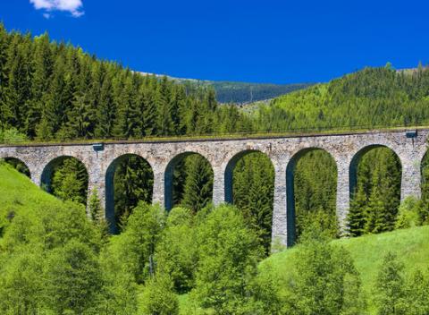 Prežite víkend v objatí prírody na chate Čučoriedka pod Kráľovou Hoľou! Chata pre 7 osôb poskytuje perfektné ubytovanie.