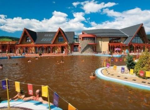 Užite si pohodovú dovolenku na Liptove v Bešeňovej. Rodinný pobyt v Hoteli Flóra s polpenziou a zľavou na vstup do termálneho aquaparku.