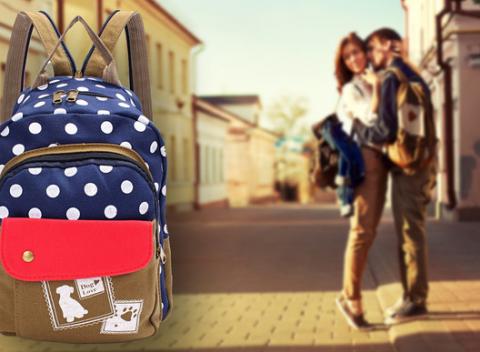 Prečo nemať dobrú náladu každý deň? Keď sa mračí, aj keď prší, veselé batohy vyčarujú úsmev nielen vám, ale rovno celému mestu! 