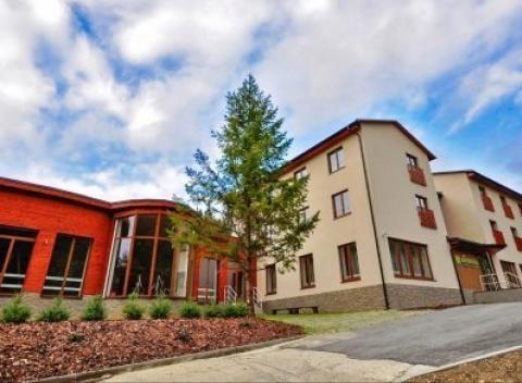 Vydajte sa na úžasnú rodinnú dovolenku do nádhernej slovenskej prírody a ubytujte sa v 3* Wellness Hoteli Javorník.