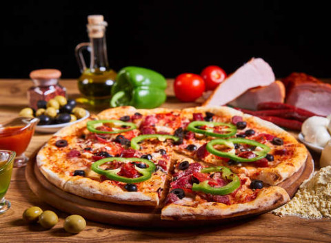 Pizza alebo šalát pre dvoch s dovozom alebo take away v Bratislave.