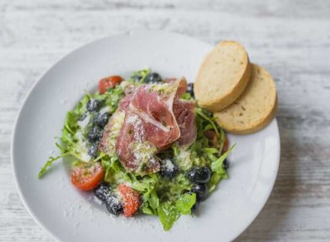 Chutný taliansky alebo rukolový šalát z čerstvých surovín, s osobným odberom.