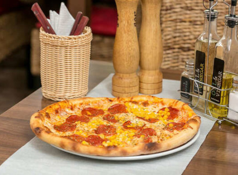 Pizza na donášku alebo formou TAKE AWAY. Vyberte si jednu zo šiestich druhov pizze.