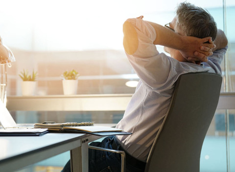 Bezdrôtová masážna opierka chrbta - praktický osobný masér doma i v kancelárii.