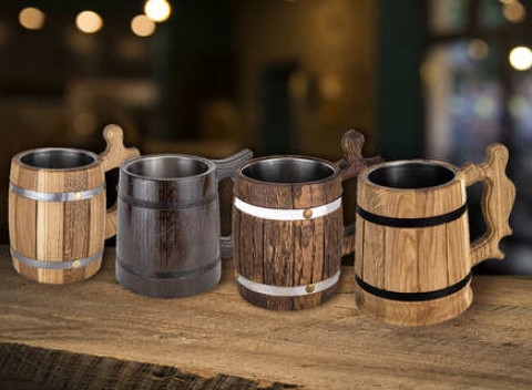 Tradičné ručne robené drevené poháre s nerezovým vnútrom.