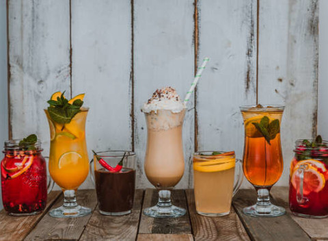 Zdravé balíčky na dlhé chvíle doma – sirupy, čaje, káva, smoothie alebo frappé.